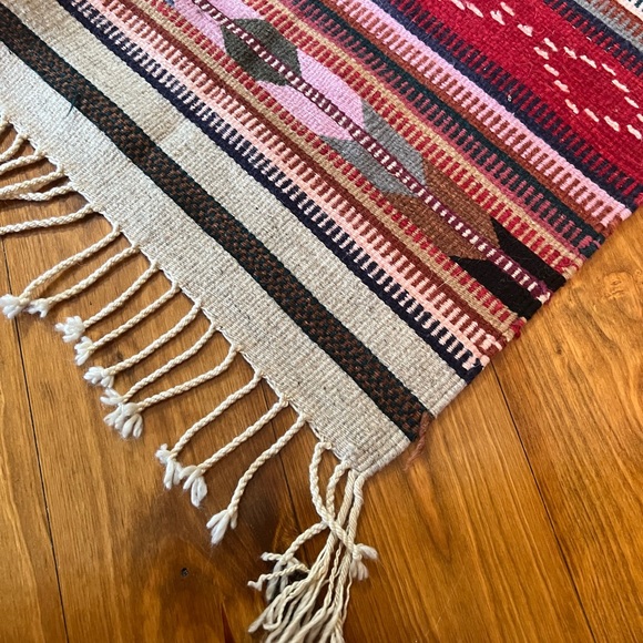 New Wool Rug 2.5’x4.5’ made in NMexico wool - Picture 2 of 4